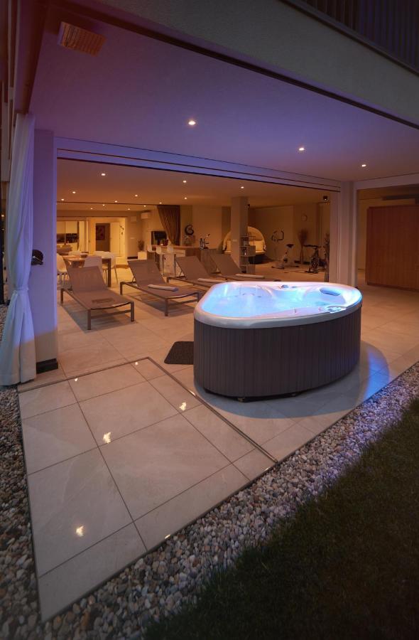 Penthouse & Garden - Luxury Apartment Burgstall Exterior foto